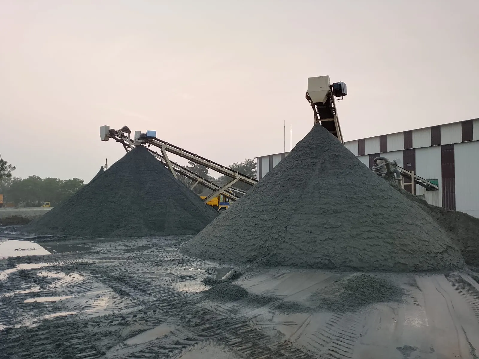 Piles Conveyors Twilight